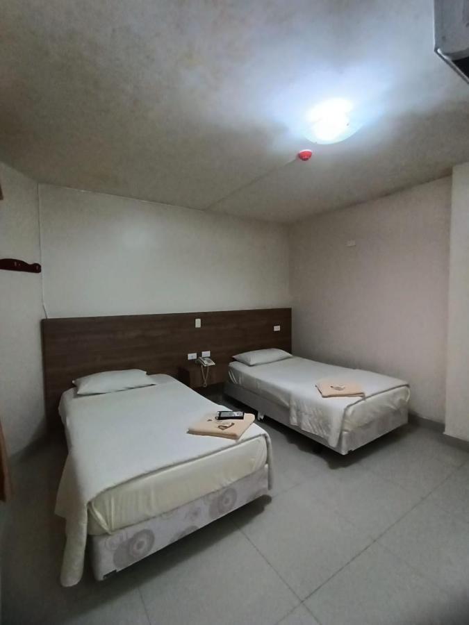 Hotel Quezada Hermanos Santo Domingo de los Colorados Luaran gambar