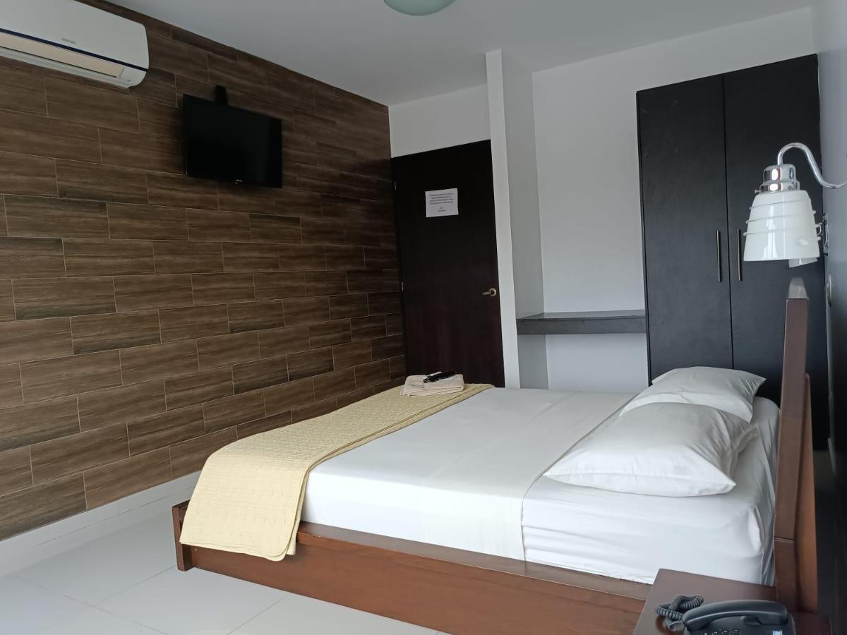 Hotel Quezada Hermanos Santo Domingo de los Colorados Luaran gambar