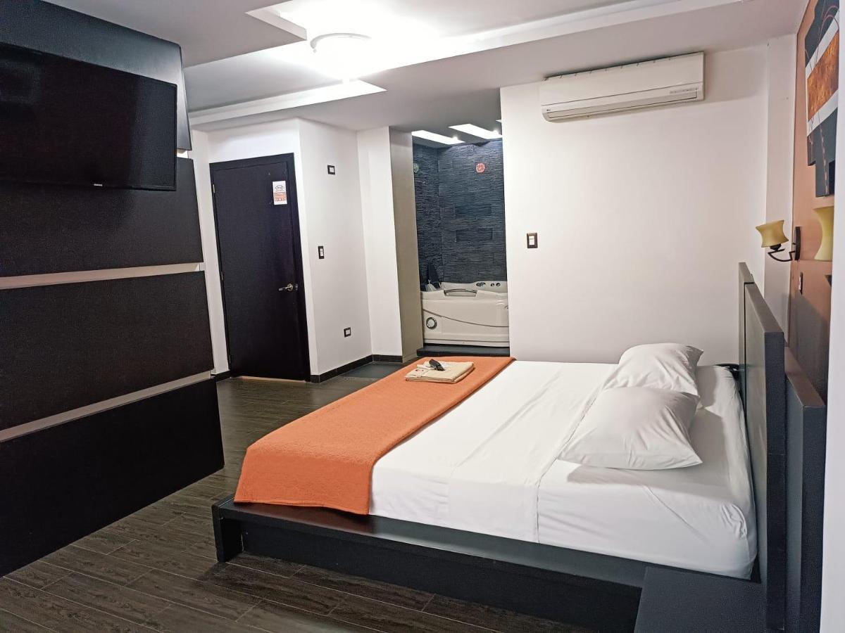 Hotel Quezada Hermanos Santo Domingo de los Colorados Luaran gambar